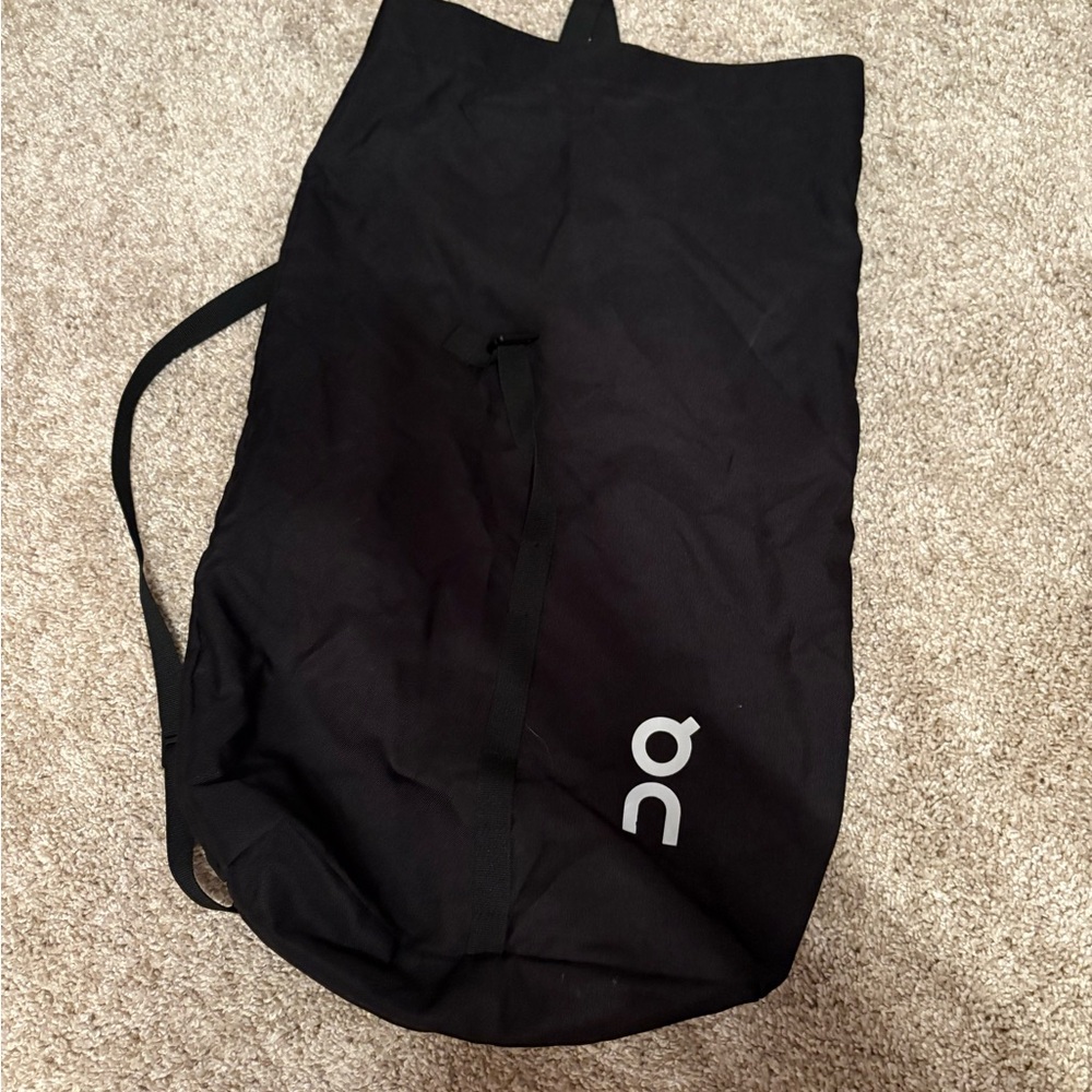 On Running Charcoal Travel Bag